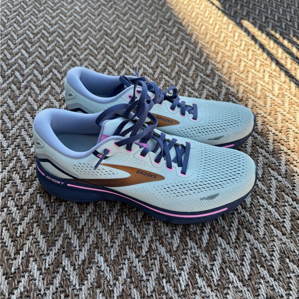 Brooks running shoe. Size 10. Light blue & dark blue.